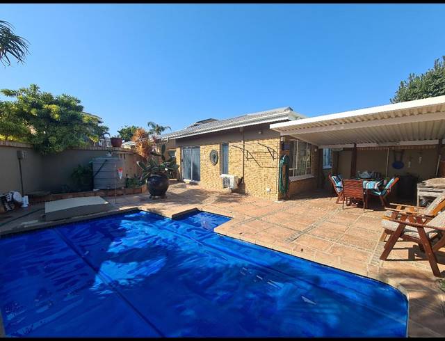 4 BEDROOM TOWNHOUSE FOR SALE IN SHELLY BEACH